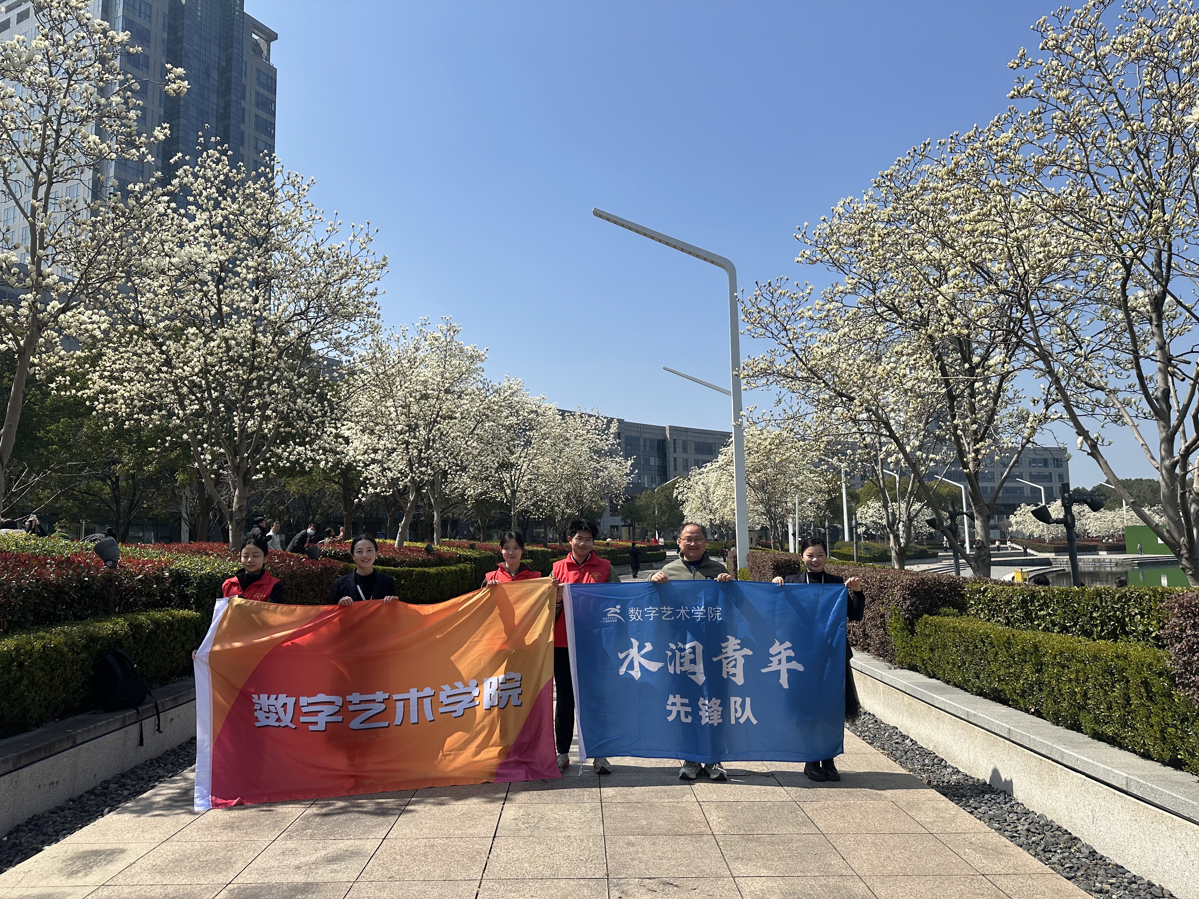 春风送暖入社区 青春服务润人心——数字艺术学院学子续写“学雷锋月”志愿服务新篇章-苏州工业园区工业技术学校